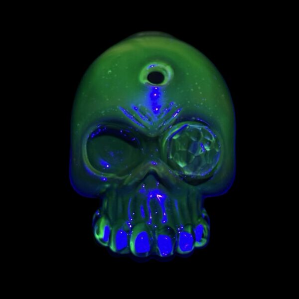 Skull Lime Green Gem Eye Stardust UV Over With Opal Teeht 6" Rig By Carsten Glass 06 Monkey Paw Mexico
