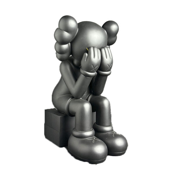 Kaws Passing Through Black 8 figure by Kaws | Monkey Paw Mexico