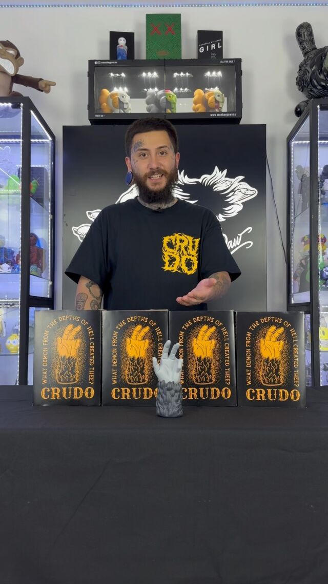 Conoce el más reciente lanzamiento del artista español @crudominiatures “la mano maldita de mono” así como un poco acerca de el y su trayectoria. Si no es con nosotros… ¿Donde más?🔥 #heavyinthegame #patademonorules #monkeypawmexico #welovetoys #arttoys #vinyltoys #designertoys🔥 ・・・
