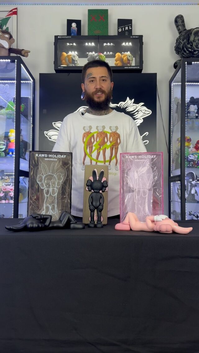 Conoce el más reciente lanzamiento de @kaws en colaboración con @ddtstore @arr.allrightsreserved conmemorativo de su línea #holiday2023 #indonesia Piezas disponibles para entrega inmediata. Si no es con nosotros… ¿Donde más?🔥 #heavyinthegame #patademonorules #monkeypawmexico #welovetoys #arttoys #vinyltoys #designertoys🔥 ・・・ #kaws #briandonnelly #ddtstore #allrightsreserved #companion #accomplice #openedition #originalfake #eastereggs